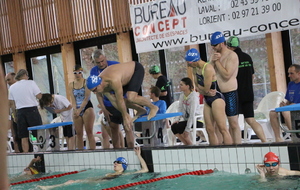 Jeanne (dans l'eau), Stefan (plonge), Marie et Joel