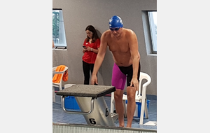 Eric remporte le 400 NL et 1500 NL en C5,
il bat le record de Bretagne sur cette dernière distance