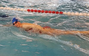 Soizic remporte le 800NL en C2, 2ème au 400 NL et 3ème du 100 dos