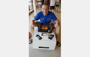 Olivier vient de gagner le quizz des chansons :1 sac, 2 bonnets et une bourriche d'huitres